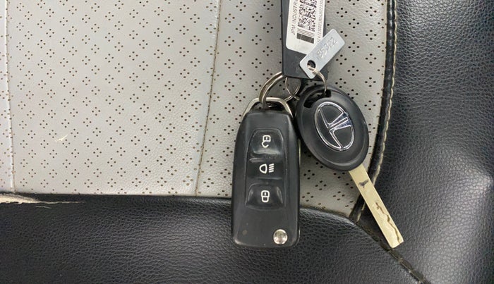 2022 Tata Tiago XT CNG, CNG, Manual, 74,109 km, Key Close Up