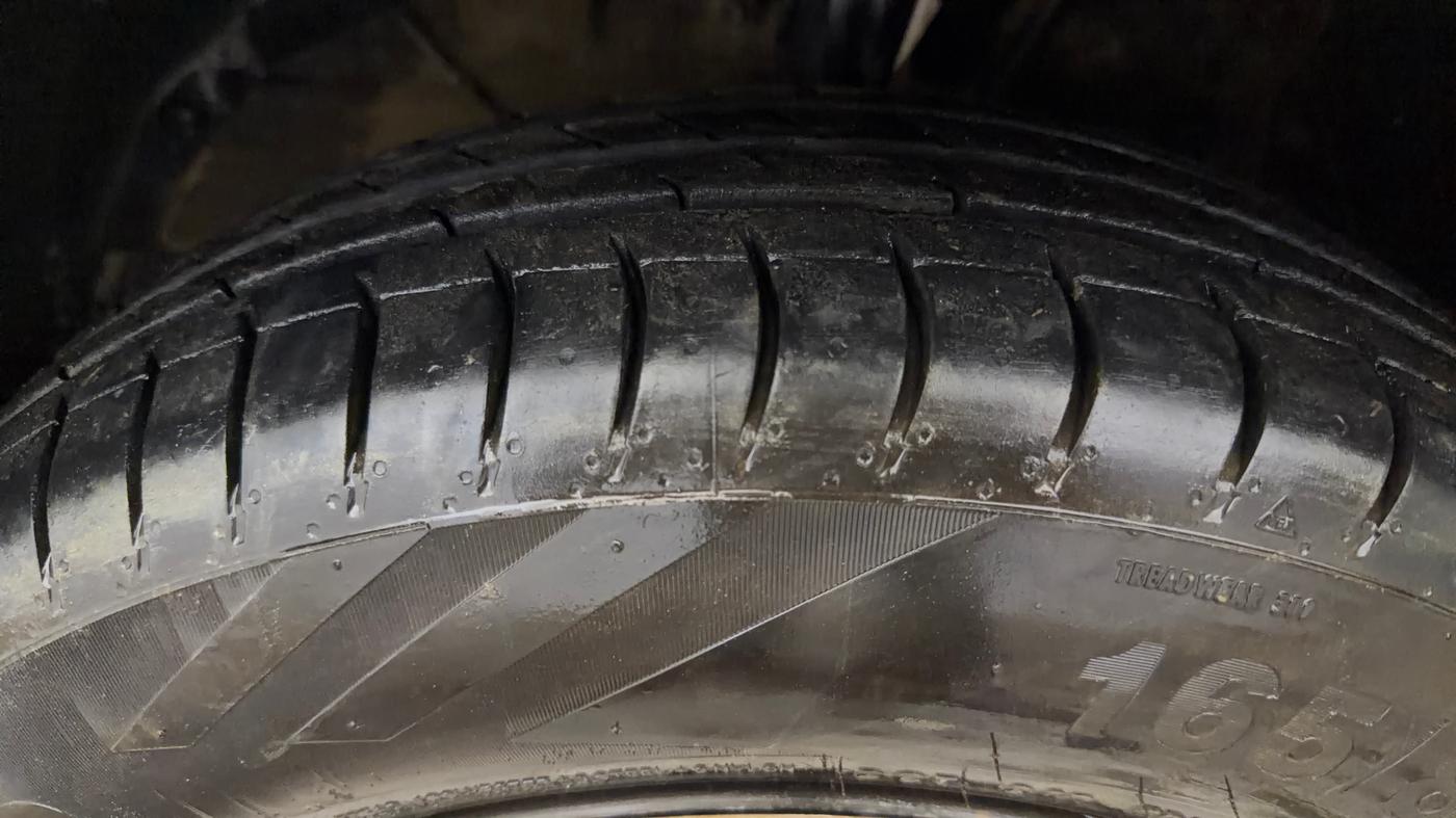 2022 Maruti Dzire VXI CNG, CNG, Manual, 66,663 km, Left Front Tyre Tread
