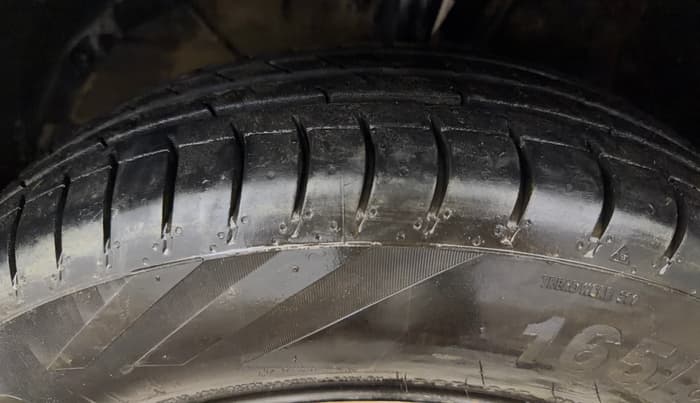 2022 Maruti Dzire VXI CNG, CNG, Manual, 66,663 km, Left Front Tyre Tread