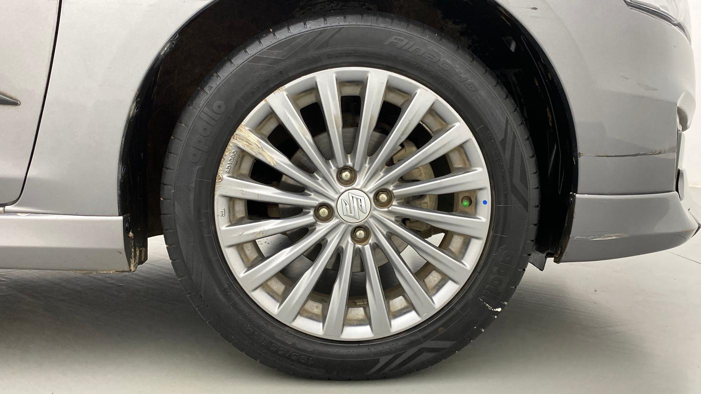 2017 Maruti Ciaz ALPHA 1.4 VVT, Petrol, Manual, 52,830 km, Right Front Wheel