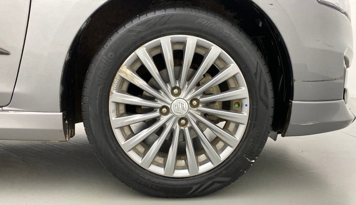 2017 Maruti Ciaz ALPHA 1.4 VVT, Petrol, Manual, 52,830 km, Right Front Wheel