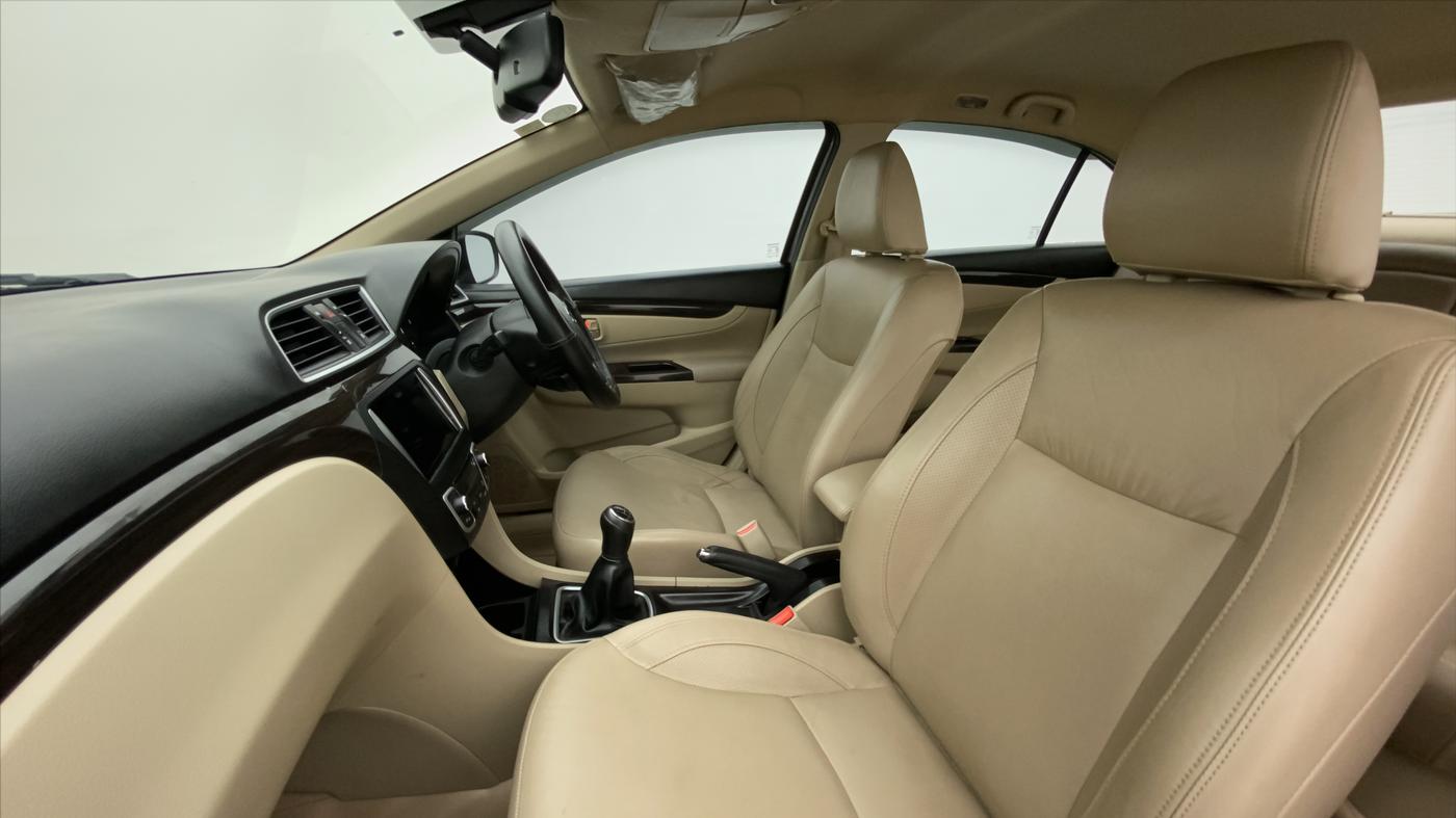 2017 Maruti Ciaz ALPHA 1.4 VVT, Petrol, Manual, 52,830 km, Right Side Front Door Cabin