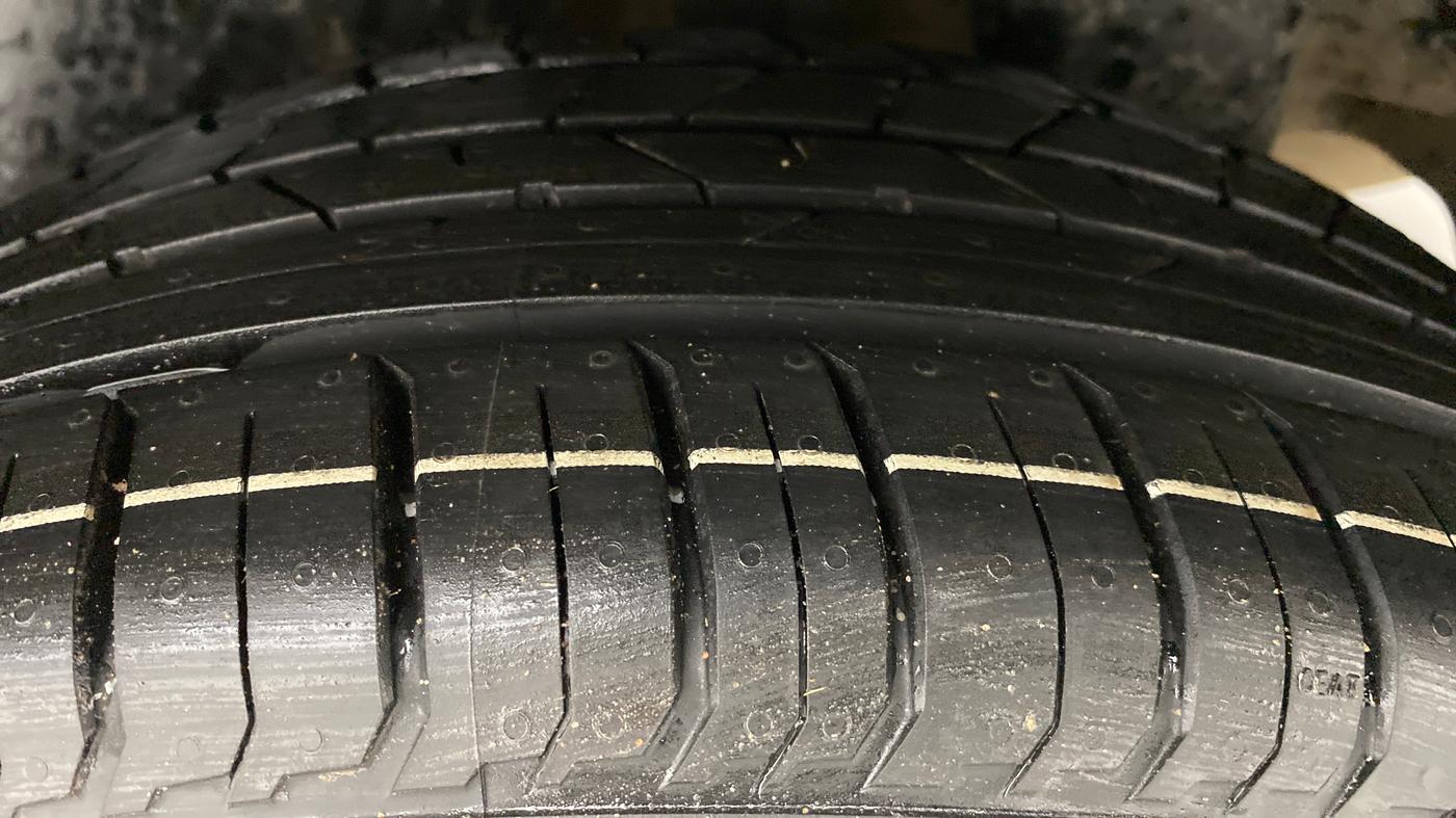 2017 Maruti Ciaz ALPHA 1.4 VVT, Petrol, Manual, 52,830 km, Left Rear Tyre Tread