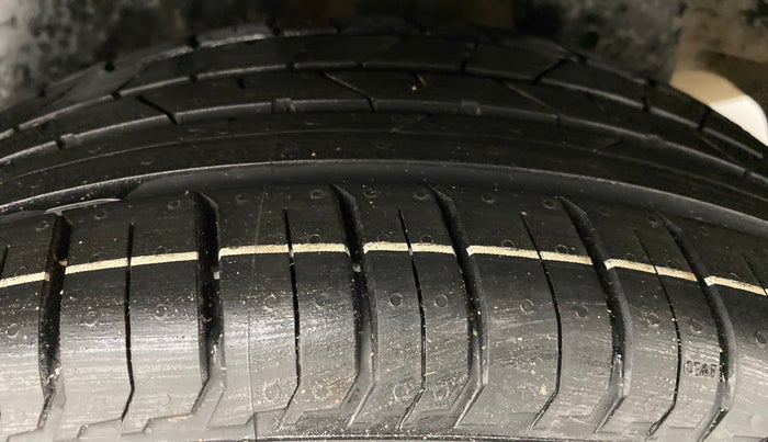 2017 Maruti Ciaz ALPHA 1.4 VVT, Petrol, Manual, 52,830 km, Left Rear Tyre Tread