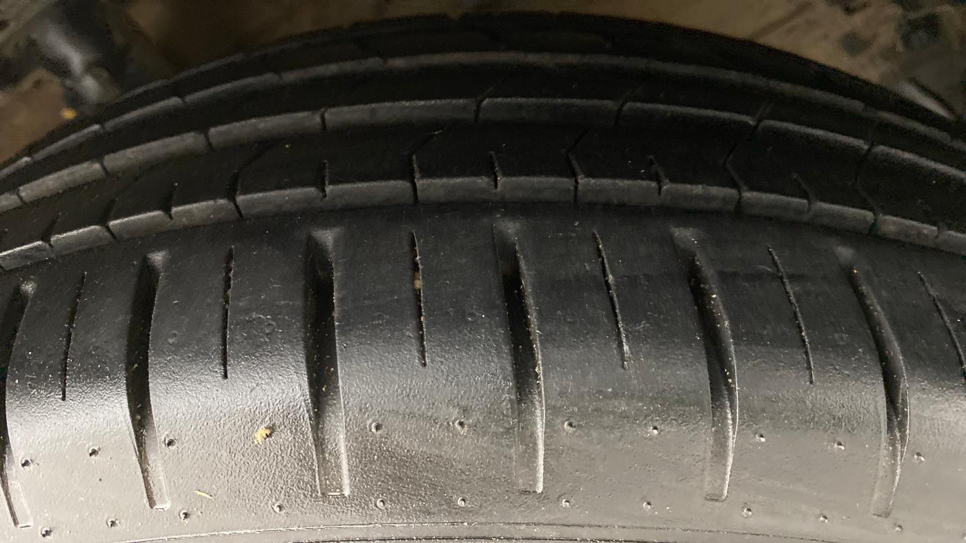 2017 Maruti Ciaz ALPHA 1.4 VVT, Petrol, Manual, 52,830 km, Right Front Tyre Tread