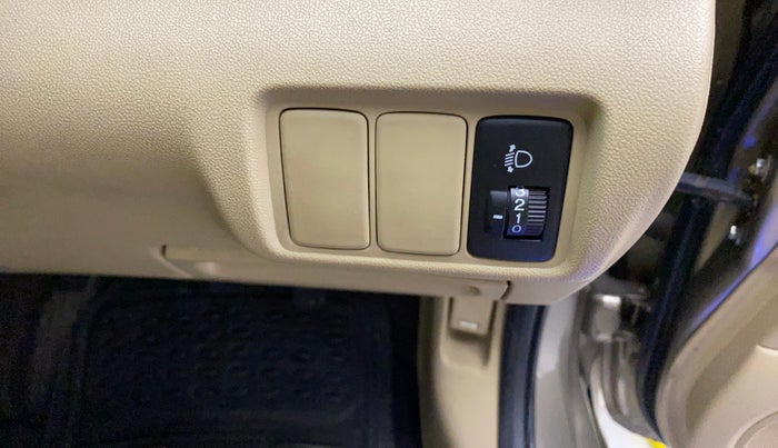 2012 Honda City 1.5L I-VTEC V MT, Petrol, Manual, 1,08,338 km, Dashboard - Headlight height adjustment not working