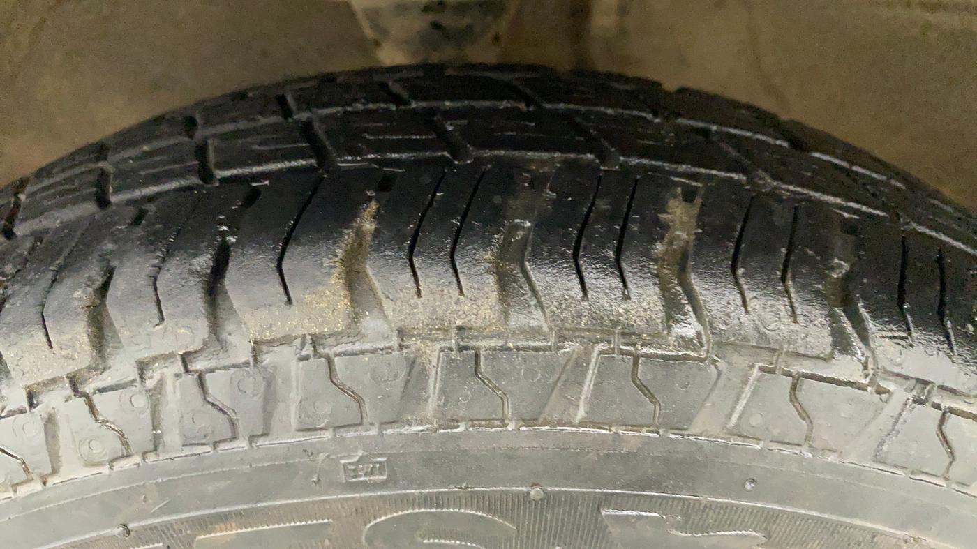2015 Maruti Alto 800 LXI, Petrol, Manual, 42,602 km, Left Front Tyre Tread