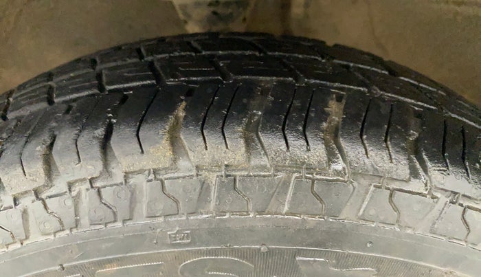 2015 Maruti Alto 800 LXI, Petrol, Manual, 42,602 km, Left Front Tyre Tread