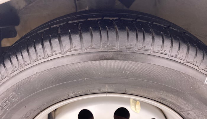2015 Hyundai i10 MAGNA 1.1 IRDE2, Petrol, Manual, 20,443 km, Left Front Tyre Tread
