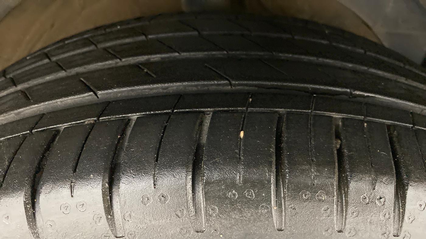 2021 MG HECTOR PLUS SHARP CVT, Petrol, Automatic, 13,555 km, Right Front Tyre Tread