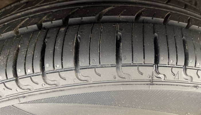 2020 Hyundai GRAND I10 NIOS SPORTZ 1.2 KAPPA VTVT, Petrol, Manual, 33,851 km, Right Front Tyre Tread