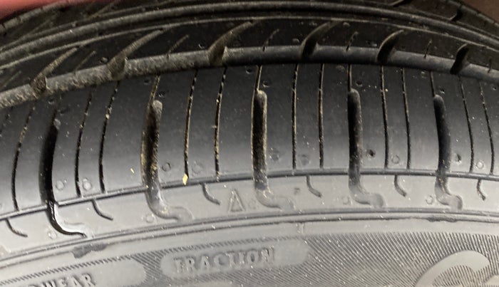 2020 Hyundai GRAND I10 NIOS SPORTZ 1.2 KAPPA VTVT, Petrol, Manual, 33,851 km, Right Rear Tyre Tread