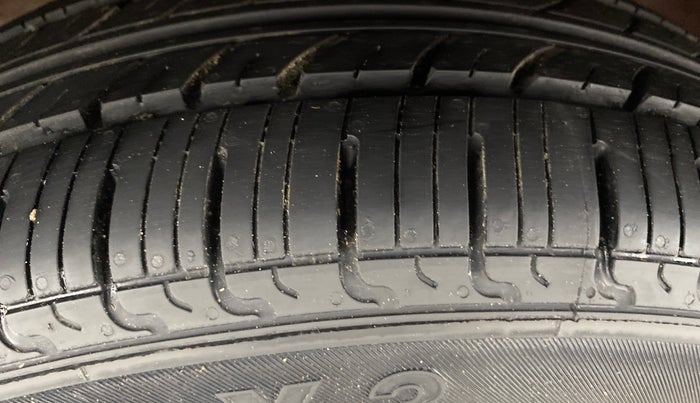 2020 Hyundai GRAND I10 NIOS SPORTZ 1.2 KAPPA VTVT, Petrol, Manual, 33,851 km, Left Front Tyre Tread