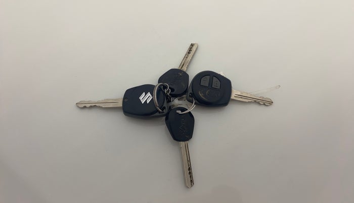 2020 Maruti Vitara Brezza LXI, Petrol, Manual, 41,402 km, Key Close Up