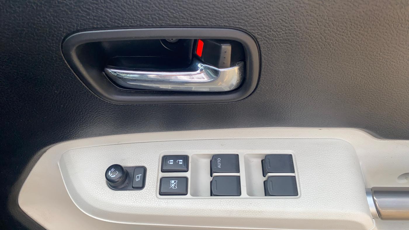 2018 Maruti IGNIS ZETA 1.2 AMT, Petrol, Automatic, 16,416 km, Driver Side Door Panels Control