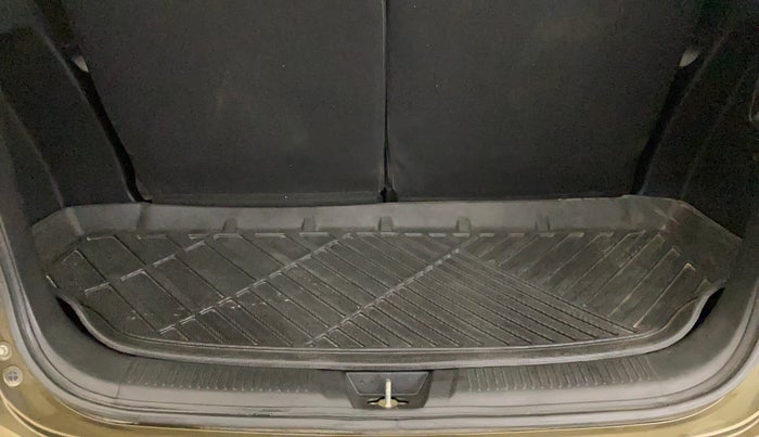 2020 Maruti XL6 ZETA AT, Petrol, Automatic, 85,410 km, Boot Inside