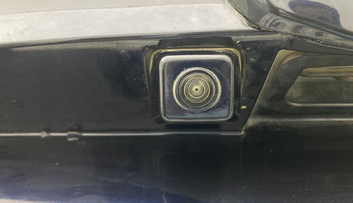 2022 Mahindra XUV700 AX 7 P AT 7 STR, Petrol, Automatic, 78,909 km, Parking Camera
