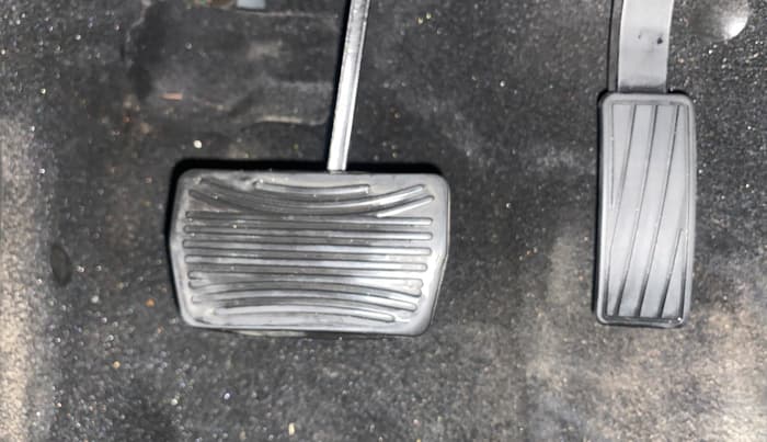 2022 Mahindra XUV700 AX 7 P AT 7 STR, Petrol, Automatic, 78,909 km, Pedals