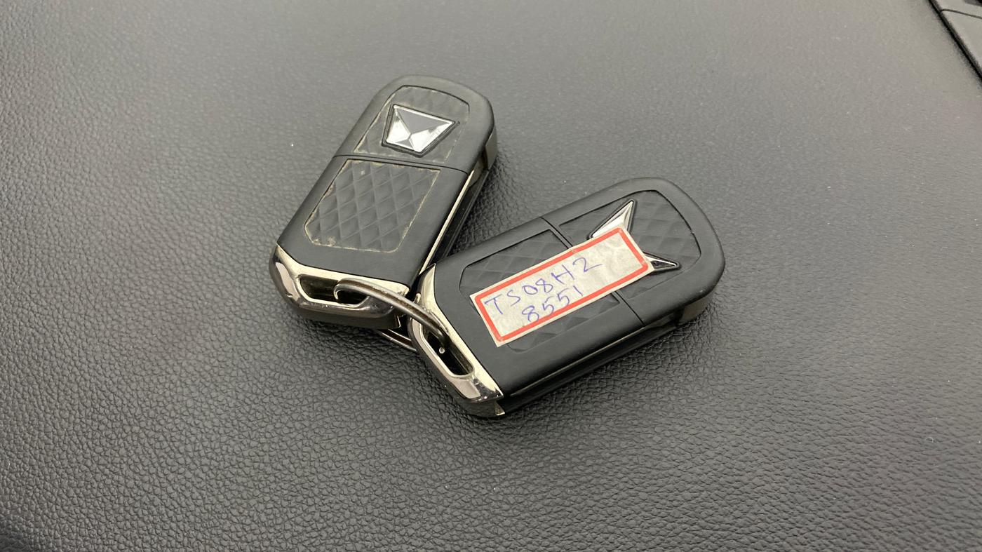 2022 Mahindra XUV700 AX 7 P AT 7 STR, Petrol, Automatic, 78,909 km, Key Close Up