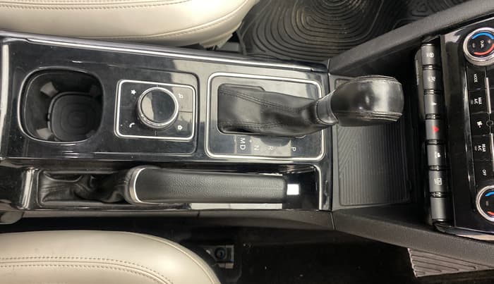 2022 Mahindra XUV700 AX 7 P AT 7 STR, Petrol, Automatic, 78,909 km, Gear Lever