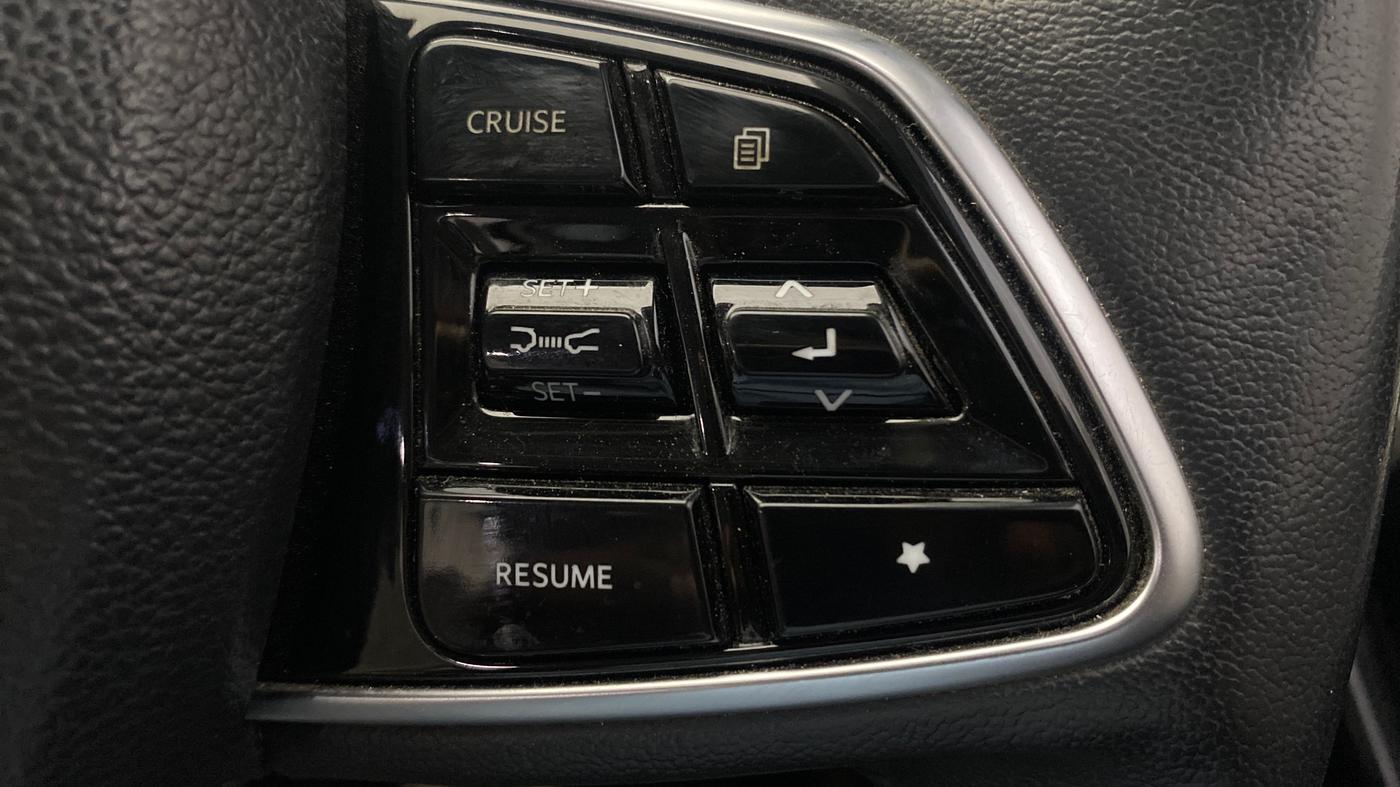 2022 Mahindra XUV700 AX 7 P AT 7 STR, Petrol, Automatic, 78,909 km, Adaptive Cruise Control