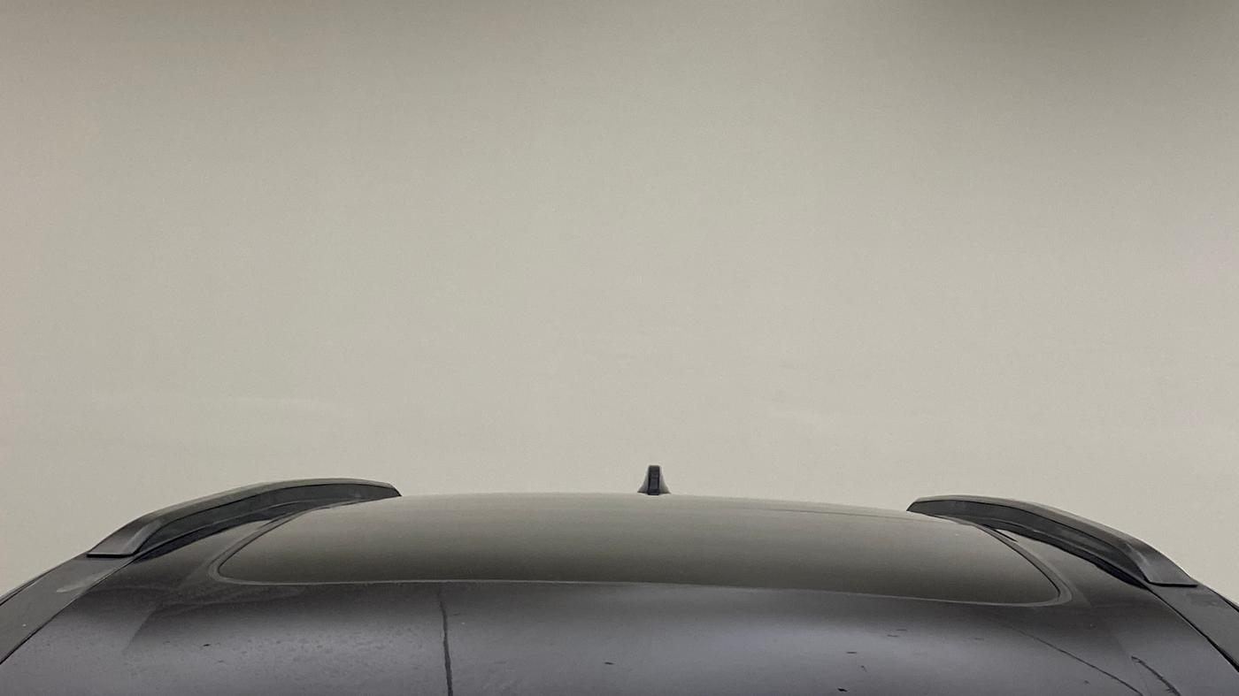 2022 Mahindra XUV700 AX 7 P AT 7 STR, Petrol, Automatic, 78,909 km, Moonroof/ Sunroof