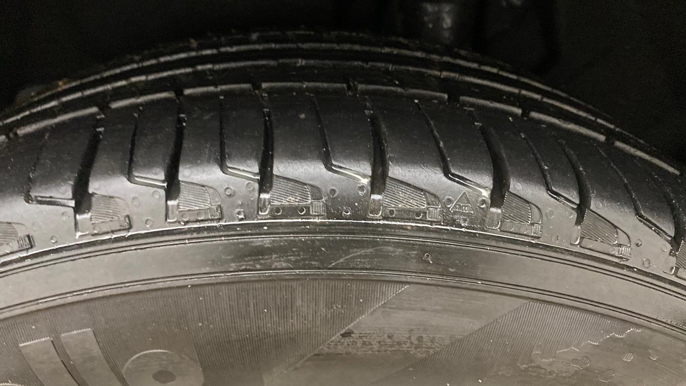 2022 Mahindra XUV700 AX 7 P AT 7 STR, Petrol, Automatic, 78,909 km, Left Rear Tyre Tread