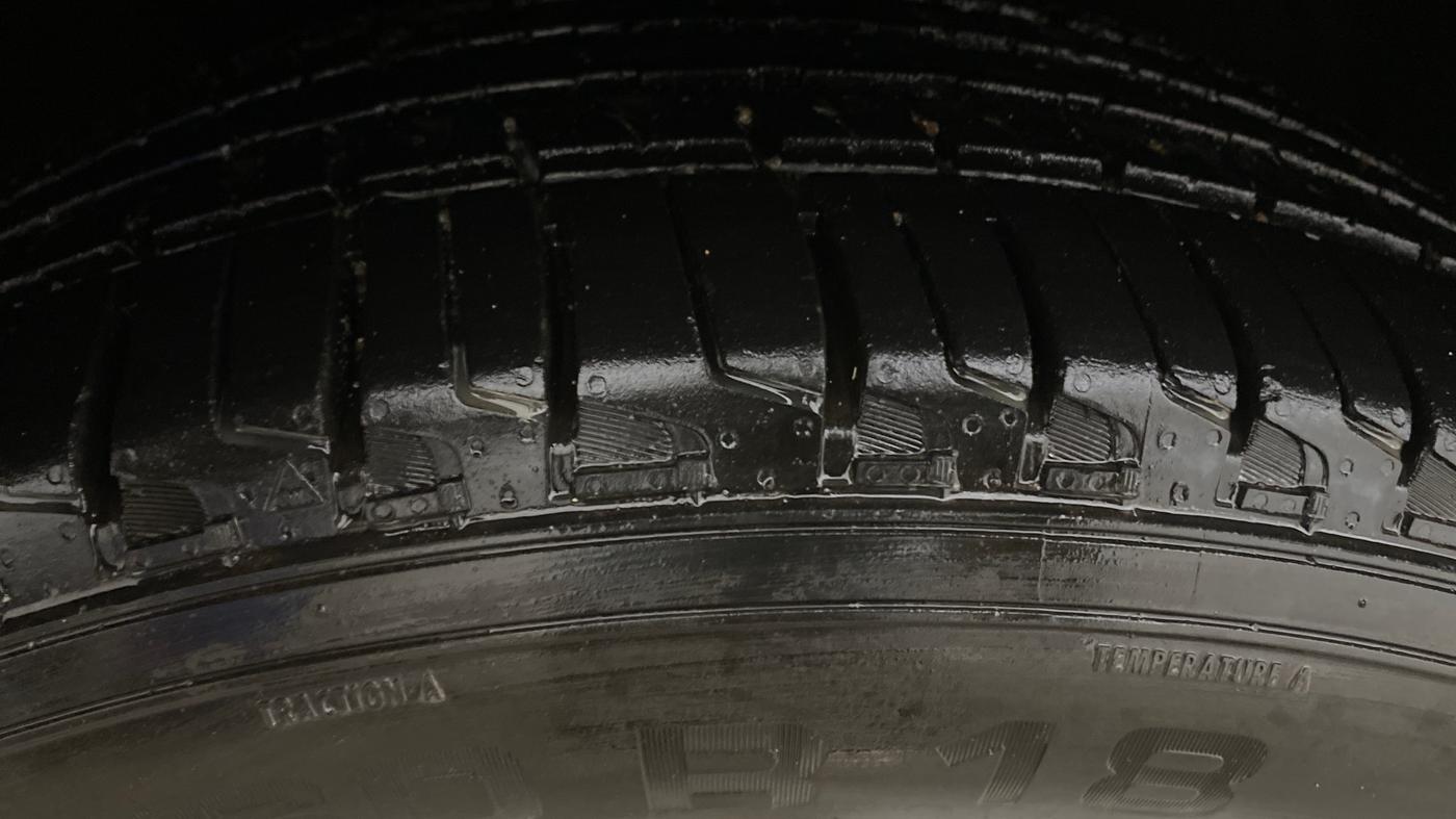 2022 Mahindra XUV700 AX 7 P AT 7 STR, Petrol, Automatic, 78,909 km, Right Rear Tyre Tread