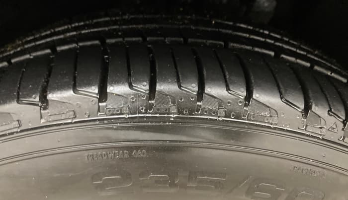 2022 Mahindra XUV700 AX 7 P AT 7 STR, Petrol, Automatic, 78,909 km, Left Front Tyre Tread