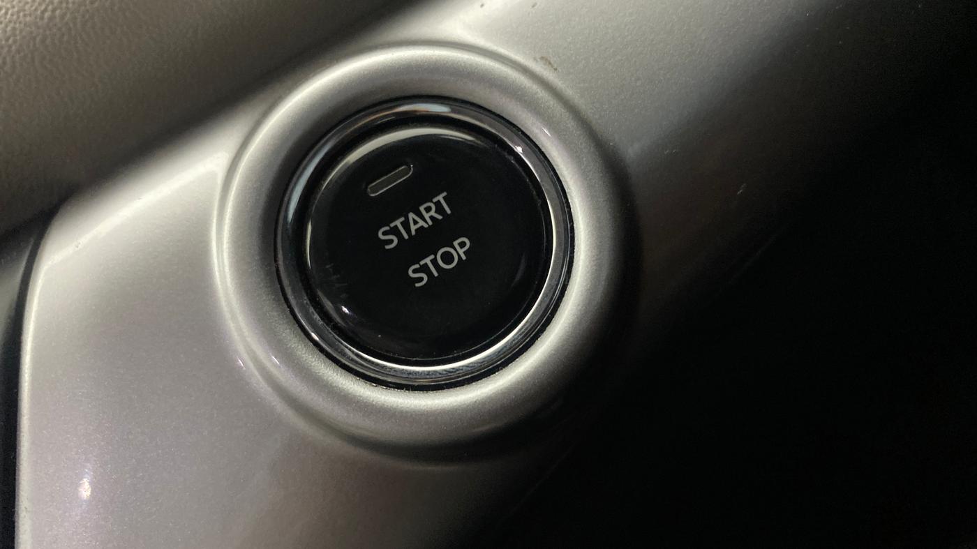 2022 Mahindra XUV700 AX 7 P AT 7 STR, Petrol, Automatic, 78,909 km, Keyless Start/ Stop Button