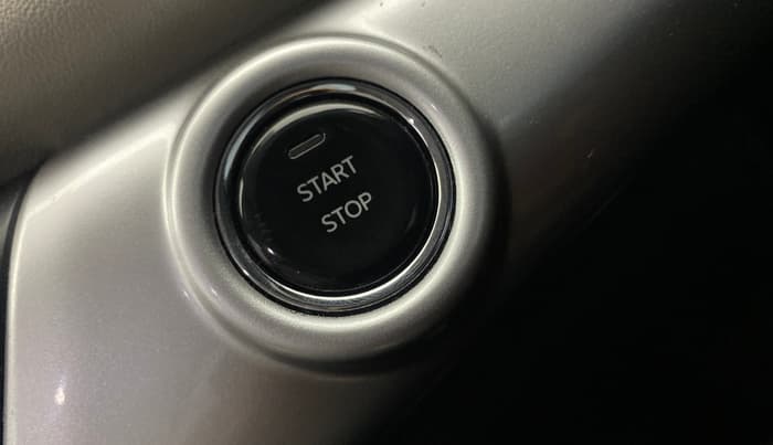 2022 Mahindra XUV700 AX 7 P AT 7 STR, Petrol, Automatic, 78,909 km, Keyless Start/ Stop Button
