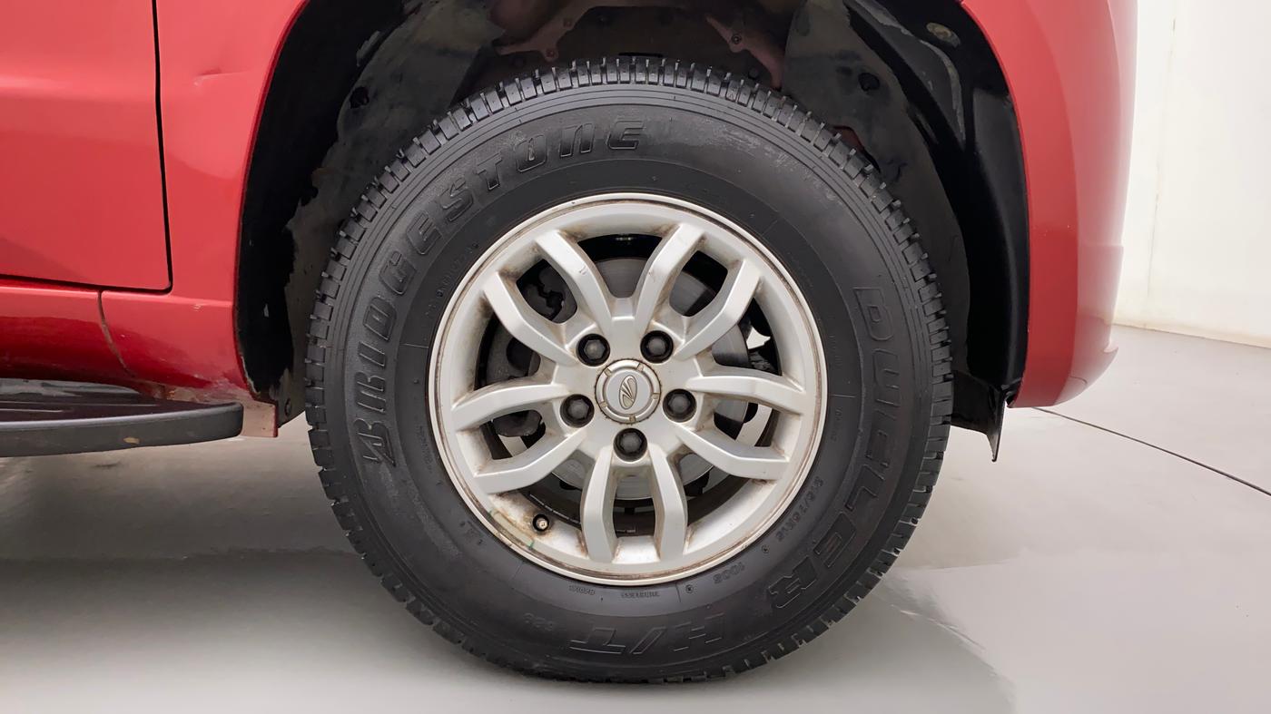 2017 Mahindra TUV300 T8, Diesel, Manual, 75,065 km, Right Front Wheel