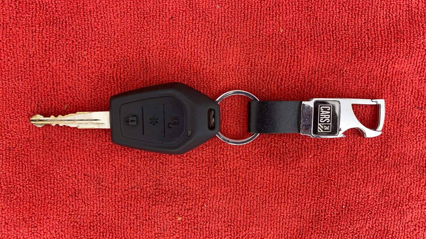 2017 Mahindra TUV300 T8, Diesel, Manual, 75,065 km, Key Close Up