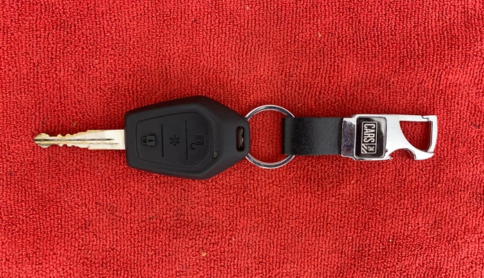2017 Mahindra TUV300 T8, Diesel, Manual, 75,065 km, Key Close Up