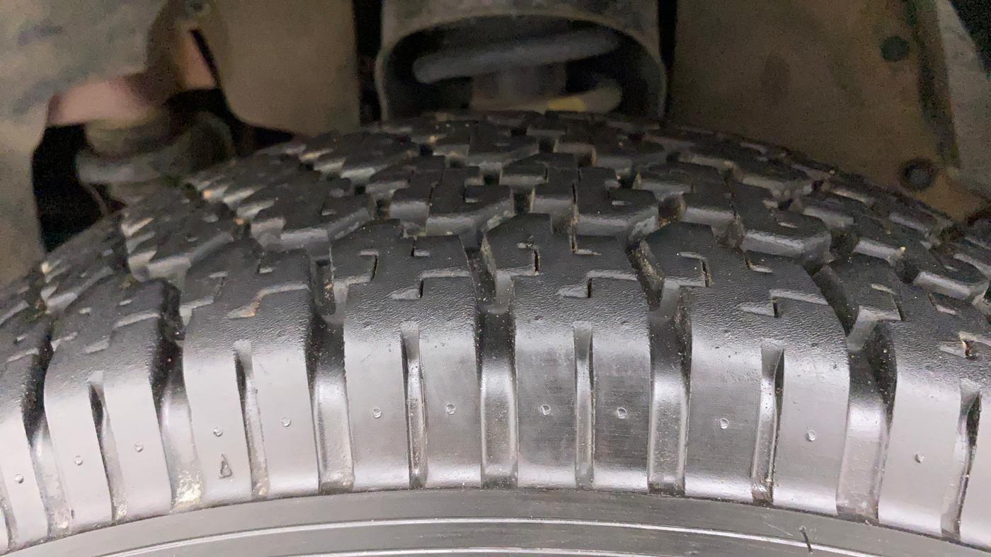 2017 Mahindra TUV300 T8, Diesel, Manual, 75,065 km, Left Front Tyre Tread