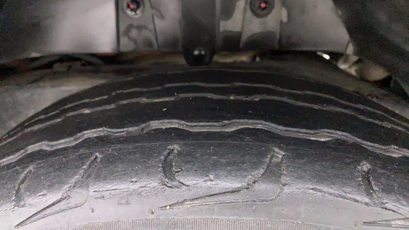 2017 Mahindra TUV300 T8, Diesel, Manual, 75,065 km, Left Rear Tyre Tread