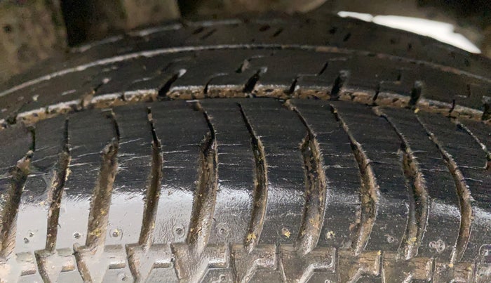 2013 Maruti Alto K10 LXI, Petrol, Manual, 32,789 km, Left Rear Tyre Tread