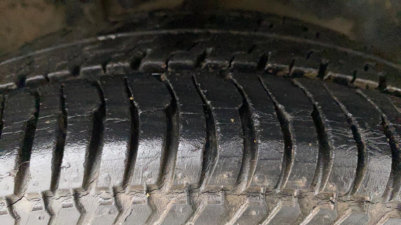 2013 Maruti Alto K10 LXI, Petrol, Manual, 32,789 km, Right Front Tyre Tread