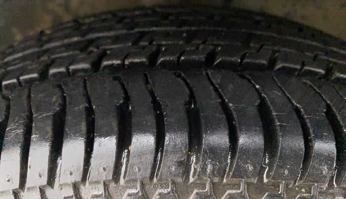 2013 Maruti Alto K10 LXI, Petrol, Manual, 32,789 km, Left Front Tyre Tread