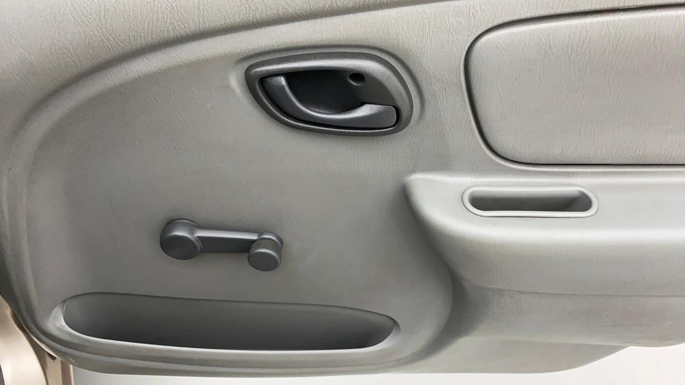 2013 Maruti Alto K10 LXI, Petrol, Manual, 32,789 km, Driver Side Door Panels Control