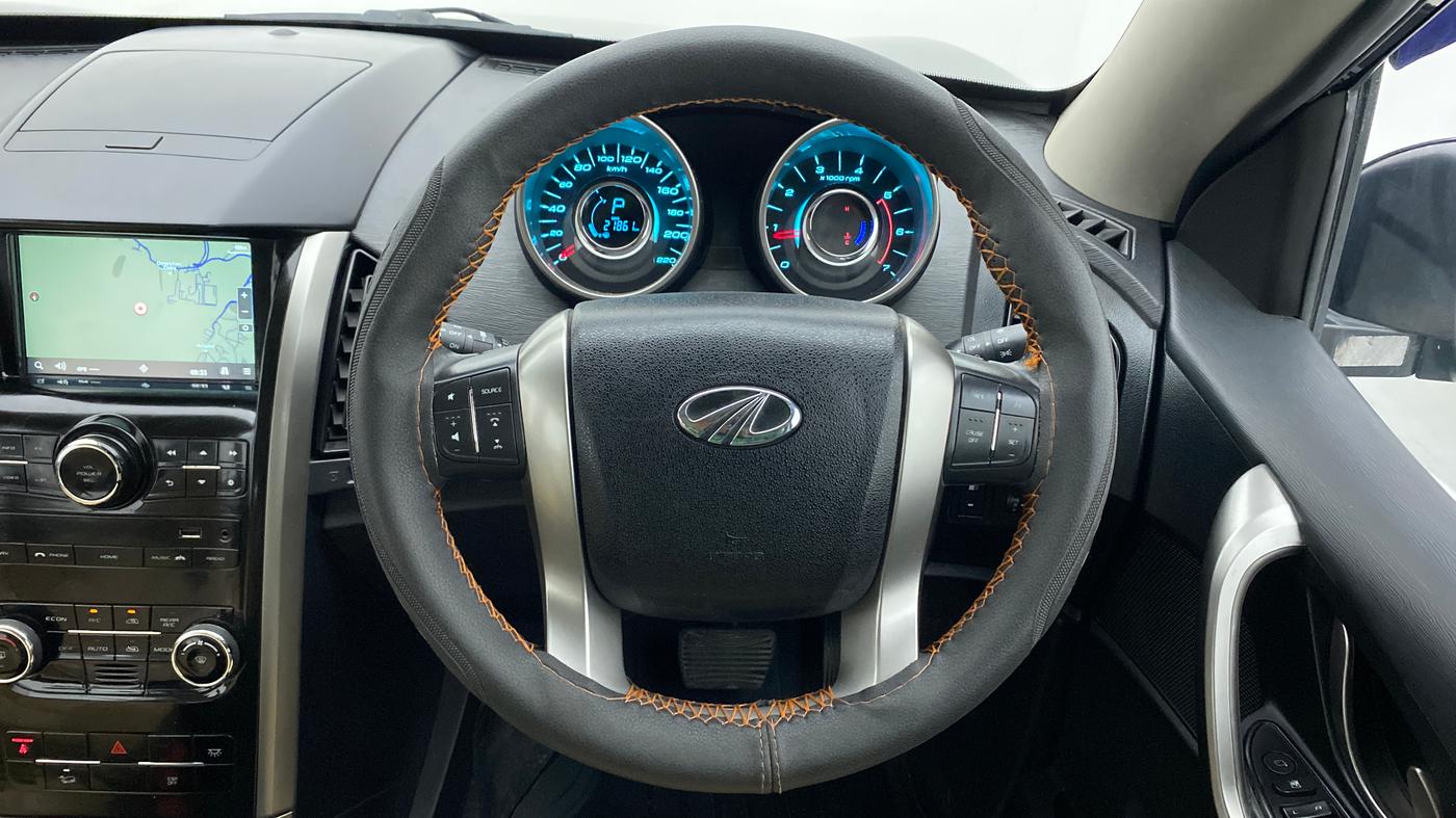 2018 Mahindra XUV500 W9 AT, Diesel, Automatic, 21,861 km, Steering Wheel Close Up