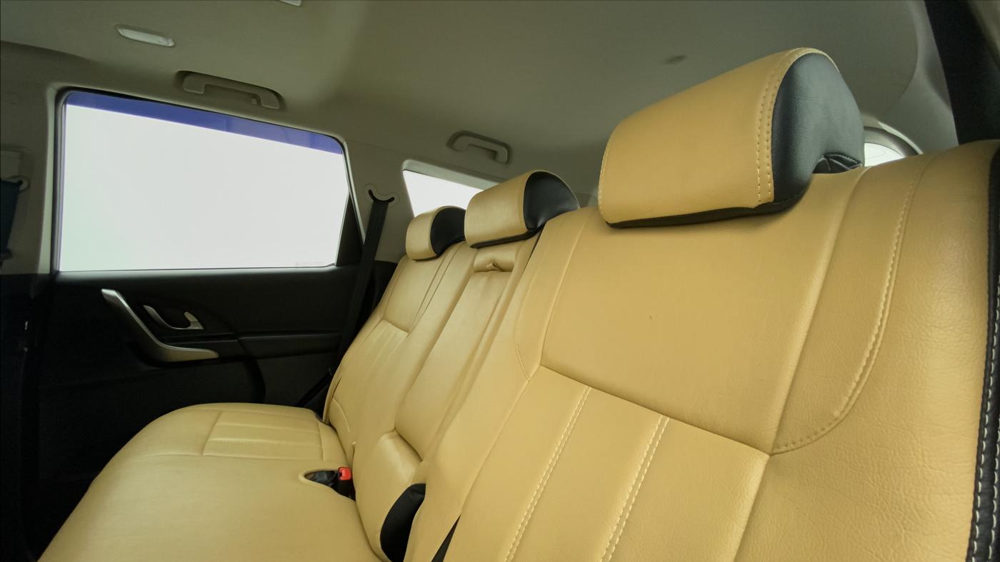 2018 Mahindra XUV500 W9 AT, Diesel, Automatic, 21,861 km, Right Side Rear Door Cabin