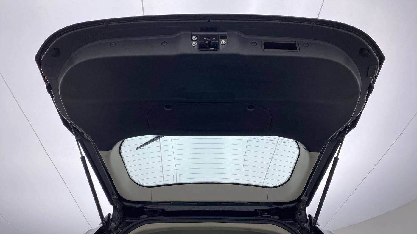 2018 Mahindra XUV500 W9 AT, Diesel, Automatic, 21,861 km, Boot Door Open
