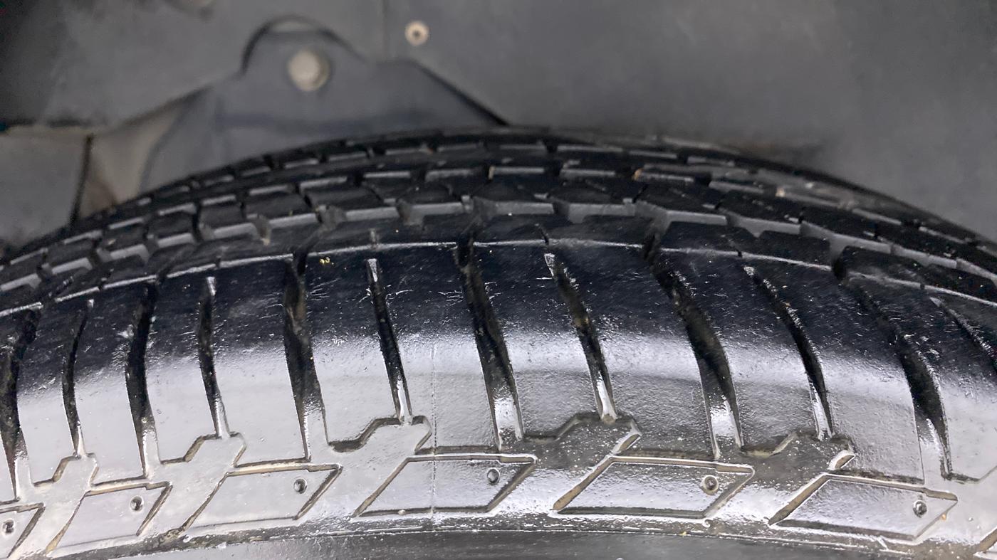 2018 Mahindra XUV500 W9 AT, Diesel, Automatic, 21,861 km, Right Rear Tyre Tread