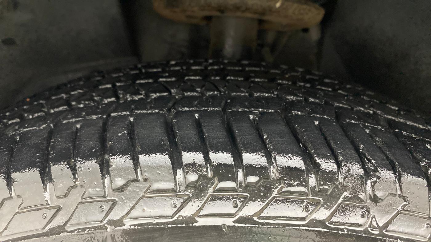2018 Mahindra XUV500 W9 AT, Diesel, Automatic, 21,861 km, Left Front Tyre Tread