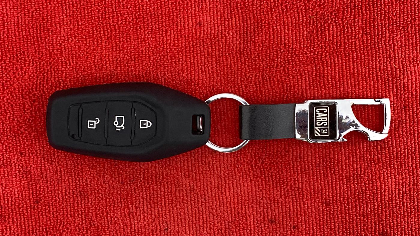 2018 Mahindra XUV500 W9 AT, Diesel, Automatic, 21,861 km, Key Close Up