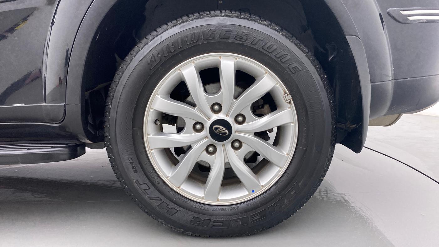 2018 Mahindra XUV500 W9 AT, Diesel, Automatic, 21,861 km, Left Rear Wheel