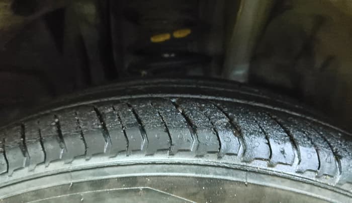 2021 Nissan MAGNITE XV PREMIUM, Petrol, Manual, 25,770 km, Right Front Tyre Tread