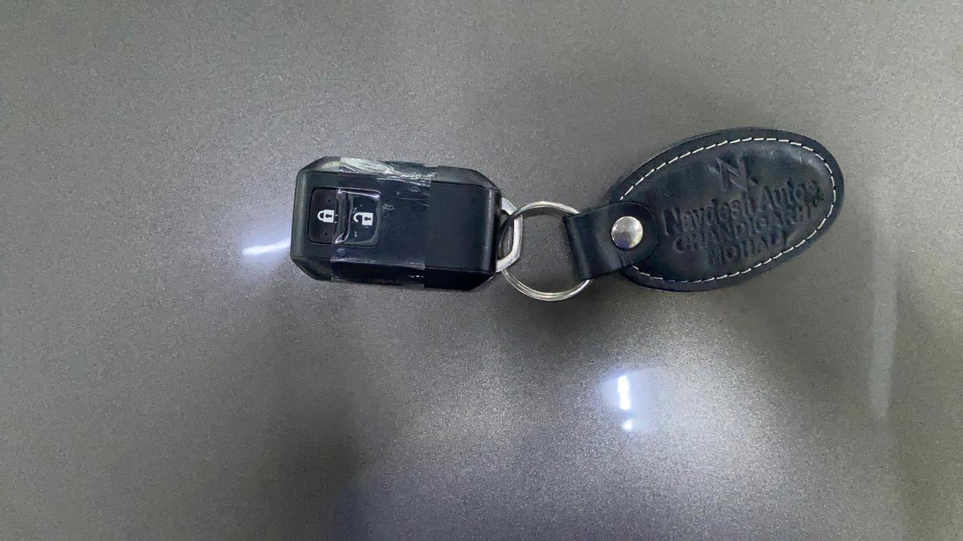 2024 Maruti Swift ZXI PLUS, Petrol, Manual, 26,543 km, Key Close Up
