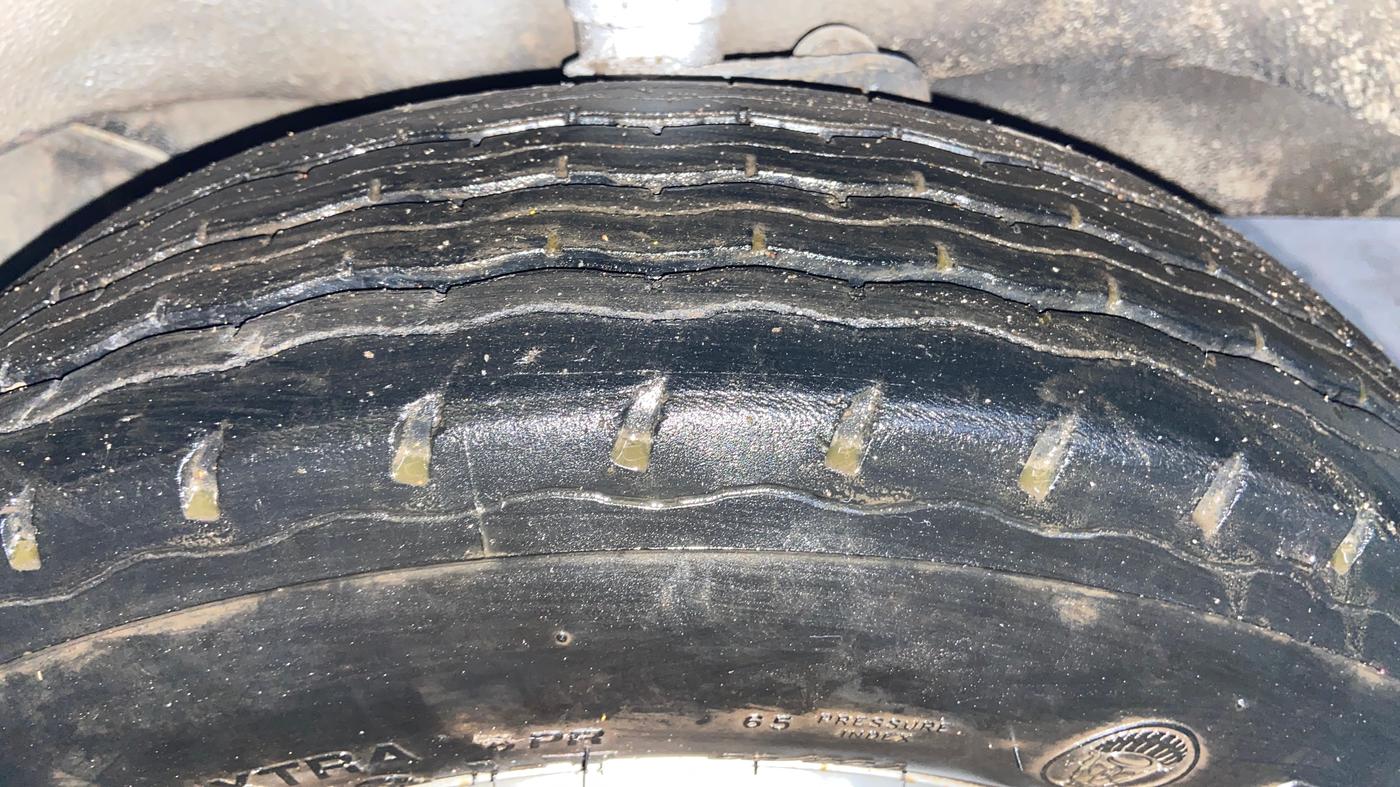 2018 Maruti Eeco 5 STR WITH A/C+HTR, CNG, Manual, 84,053 km, Right Front Tyre Tread